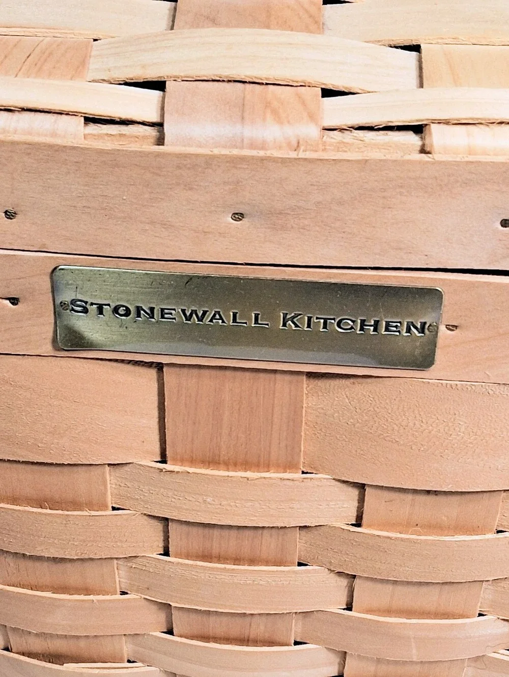 Stonewall Kitchen Small Handwoven Wood Strip Basket with Hay and Matching Lid